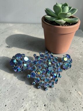 Vintage Kramer Blue Aurora Borealis Rhinestone Brooch & Earrings Set Peacock AB